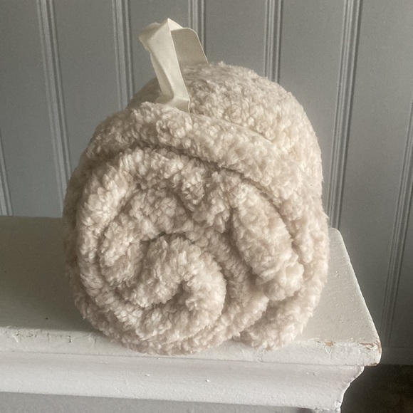 NWT Beautiful Cream Animal Print Sherpa Travel Throw Blanket w/ ❄️Gift Tag 50x60 - Picture 13 of 16